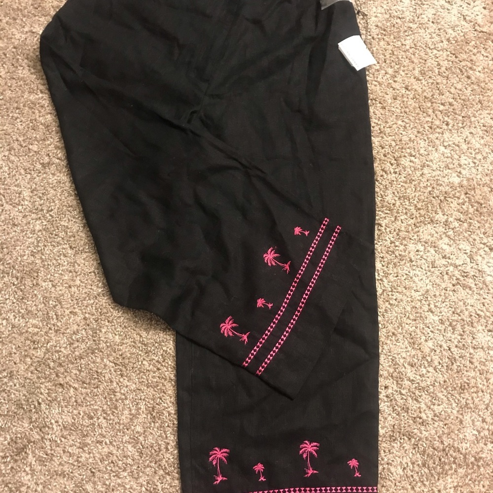 Black capris w pink palm trees 🌴